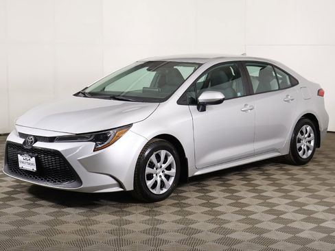 Used 2021 Toyota Corolla LE image 6