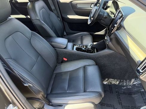 Used 2019 Volvo XC40 T4 Inscription FWD image 11