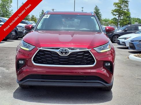 Used 2023 Toyota Highlander Limited FWD image 2