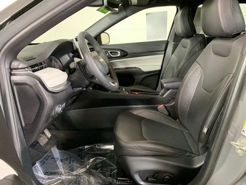 Used 2023 Jeep Compass Limited AWD/4WD image 12