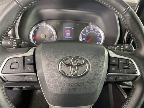 Used 2022 Toyota Highlander LE image 14