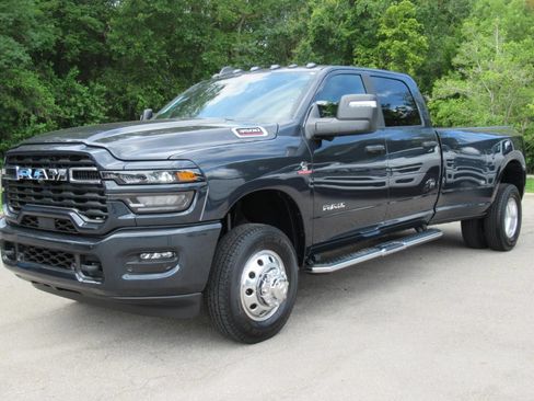 New 2026 RAM 3500 Big Horn AWD/4WD image 3