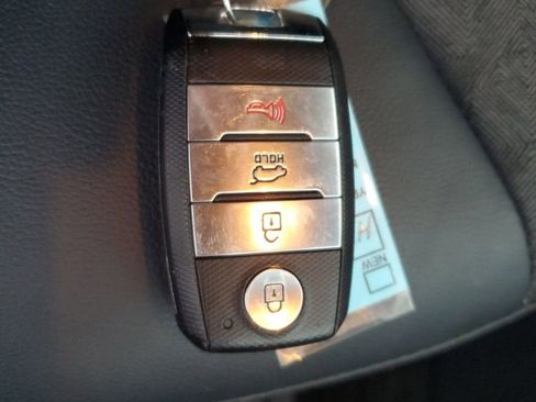 Used 2017 Kia Niro EX image 32