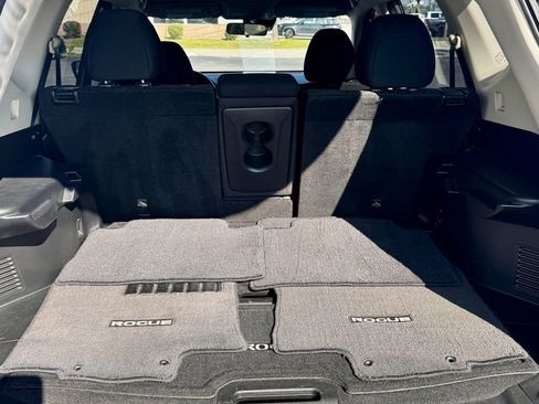 Used 2019 Nissan Rogue SV w/ Premium Package image 10