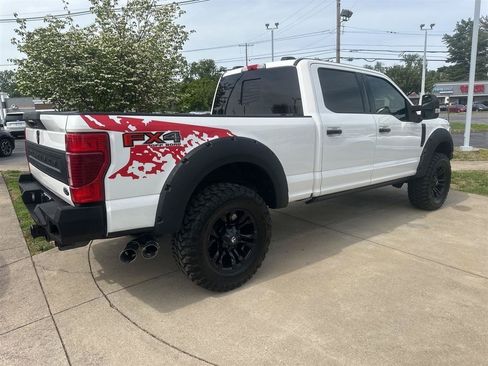 Used 2022 Ford F250 Platinum w/ FX4 Off-Road Package AWD/4WD image 3