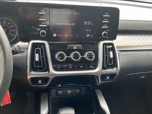 Used 2021 Kia Sorento LX FWD image 30