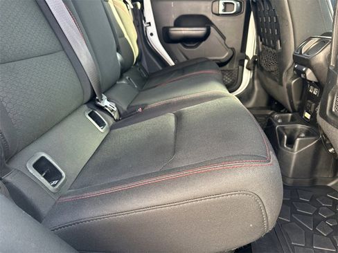 Used 2020 Jeep Gladiator Rubicon image 16