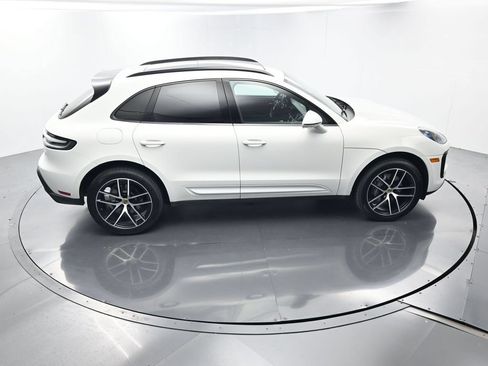 Certified 2023 Porsche Macan AWD/4WD image 41