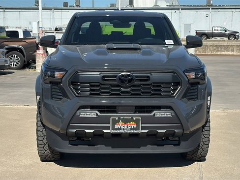 New 2025 Toyota Tacoma TRD Sport image 8