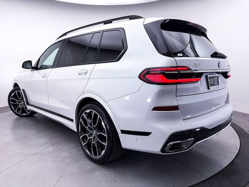 Used 2023 BMW X7 xDrive40i w/ M Sport Package AWD/4WD image 2