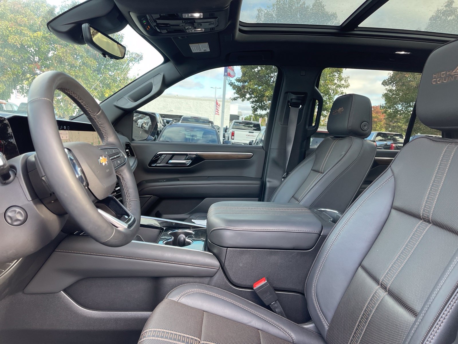 Used 2026 Chevrolet Tahoe High Country w/ Sun And Tow Package AWD/4WD image 5