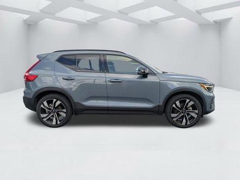 Certified 2023 Volvo XC40 B5 Plus w/ Climate Package AWD/4WD image 3