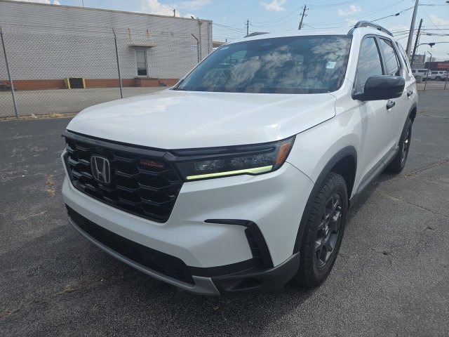 Used 2025 Honda Pilot TrailSport image 1