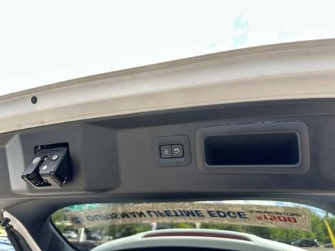 Used 2025 MAZDA CX-50 AWD 2.5 S w/ Premium Package image 13