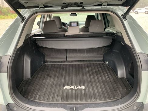 Used 2021 Toyota RAV4 XLE w/ Convenience Package AWD/4WD image 9
