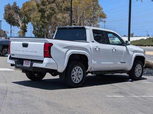 Used 2024 Toyota Tacoma SR5 AWD/4WD image 13