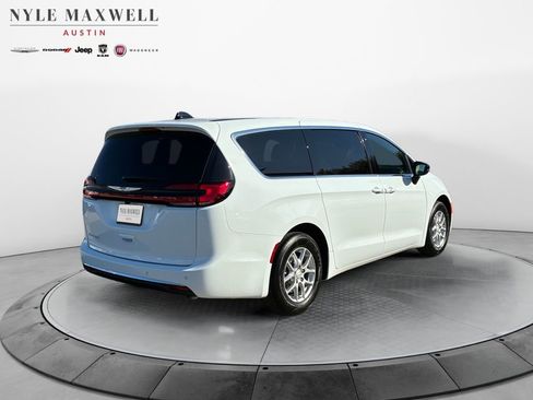 New 2026 Chrysler Pacifica Select FWD image 16