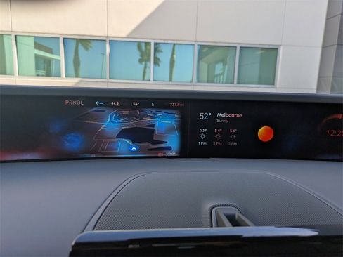 Used 2025 Lincoln Nautilus Premier image 33