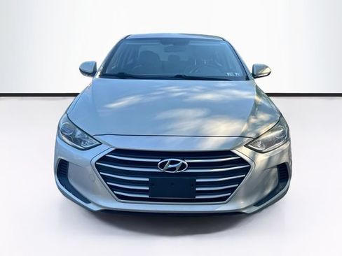 Used 2017 Hyundai Elantra SE FWD image 2