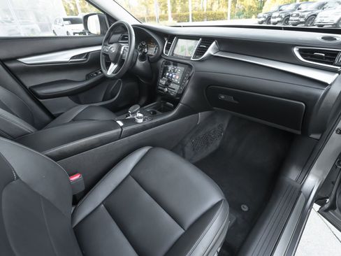 Used 2019 INFINITI QX50 Luxe w/ Navigation Package image 38