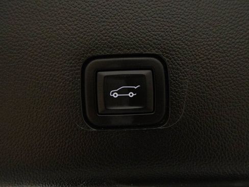 Used 2021 Chevrolet Traverse LT w/ LPO, Floor Liner Package image 35