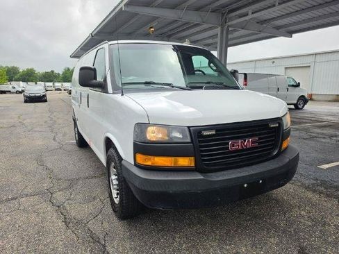 Used 2018 GMC Savana 2500 RWD image 3