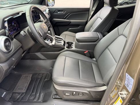 Used 2024 Chevrolet Colorado LT w/ LT Convenience Package III RWD image 22