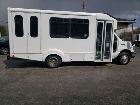 Used 2015 Ford E-350 and Econoline 350 Super Duty RWD image 6