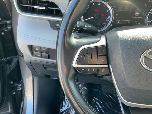 Used 2023 Toyota Highlander LE AWD/4WD image 16