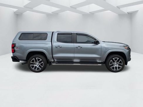 Used 2024 Chevrolet Colorado Z71 w/ Z71 Convenience Package 2 AWD/4WD image 3