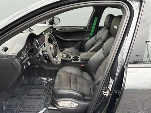 Used 2026 Porsche Macan GTS AWD/4WD image 9