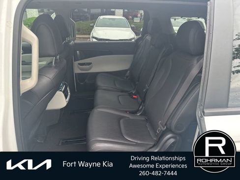 Used 2024 Kia Carnival EX FWD image 12