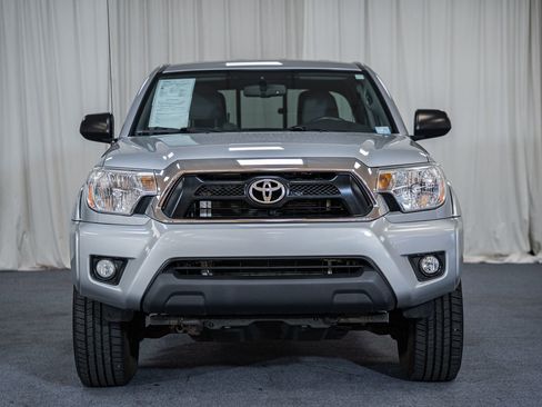 Used 2013 Toyota Tacoma 4x4 Access Cab V6 w/ TRD Off-Road Pkg image 2
