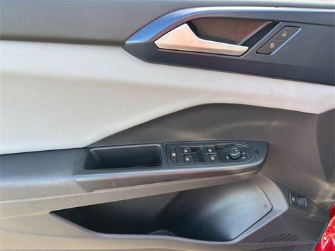 Used 2022 Volkswagen Taos SE image 25