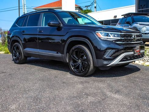 Used 2023 Volkswagen Atlas SE w/ Black Wheel Package AWD/4WD image 3