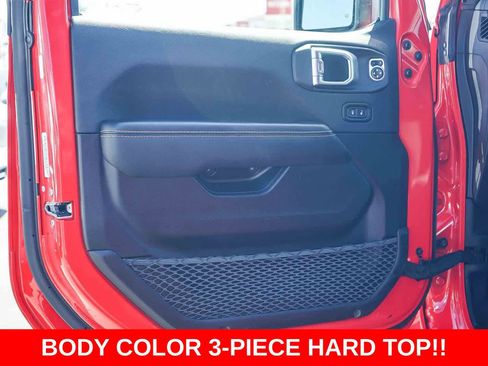 Used 2025 Jeep Wrangler Sahara image 19