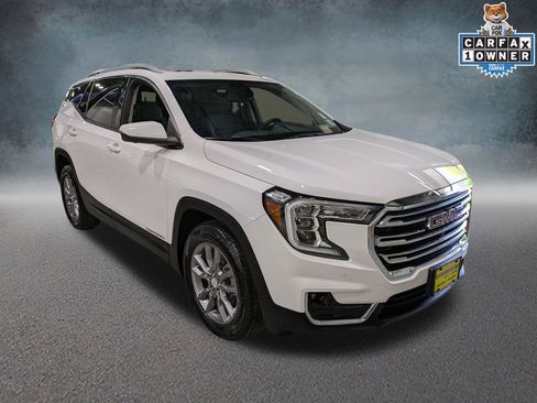 Used 2022 GMC Terrain SLT w/ Infotainment Package II AWD/4WD image 3