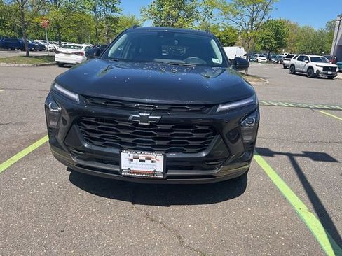 Used 2025 Chevrolet Trax ACTIV w/ Driver Confidence Package FWD image 2