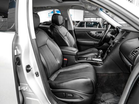 Used 2017 INFINITI QX70 AWD w/ Premium Package image 45