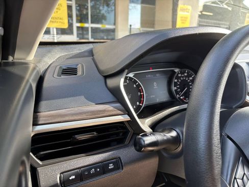 Used 2025 Nissan Altima 2.5 SV FWD image 33