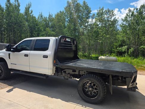 Used 2019 Ford F250 XL w/ Power Equipment Group AWD/4WD image 4