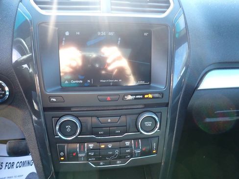 Used 2017 Ford Explorer XLT w/ Equipment Group 202A AWD/4WD image 11