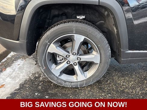 New 2025 Jeep Grand Cherokee Limited image 12