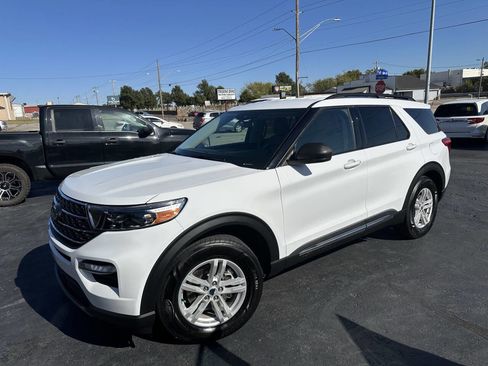 Used 2022 Ford Explorer XLT w/ Equipment Group 202A image 2