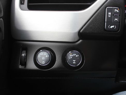 Used 2018 GMC Yukon SLT AWD/4WD image 16