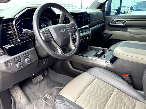 Used 2024 Chevrolet Silverado 2500 ZR2 image 11