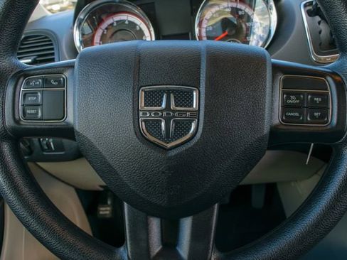 Used 2020 Dodge Grand Caravan SE w/ UConnect Hands-Free Group image 25