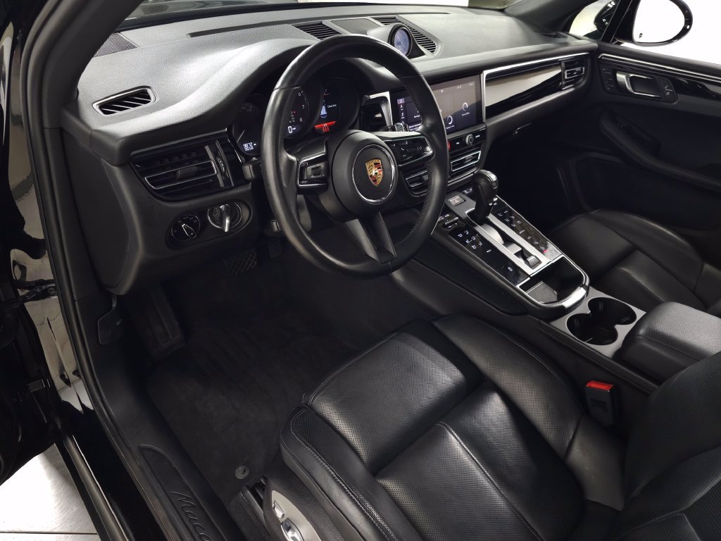 Used 2024 Porsche Macan AWD/4WD image 18