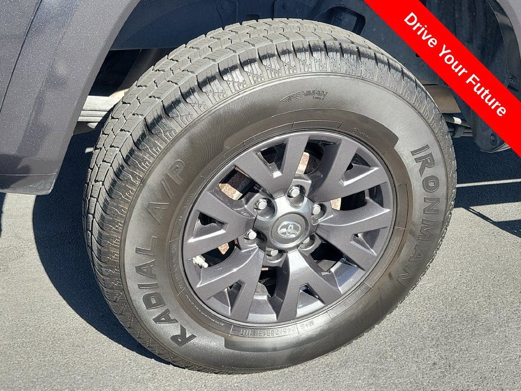 Used 2020 Toyota Tacoma SR5 RWD image 29