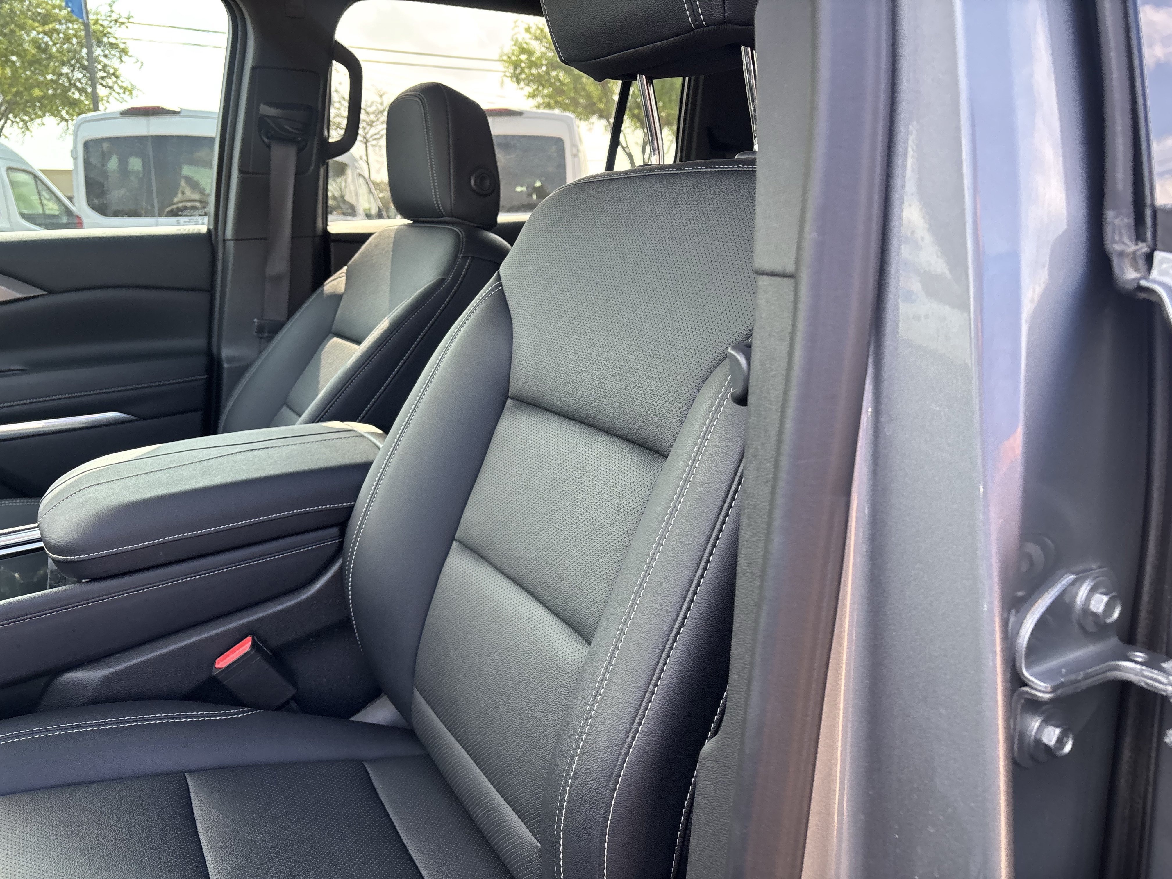 Used 2025 Chevrolet Traverse LT w/ Driver Confidence Package FWD image 11